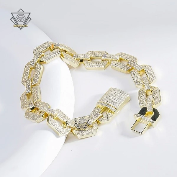 Stylish Bracelet Moissanite