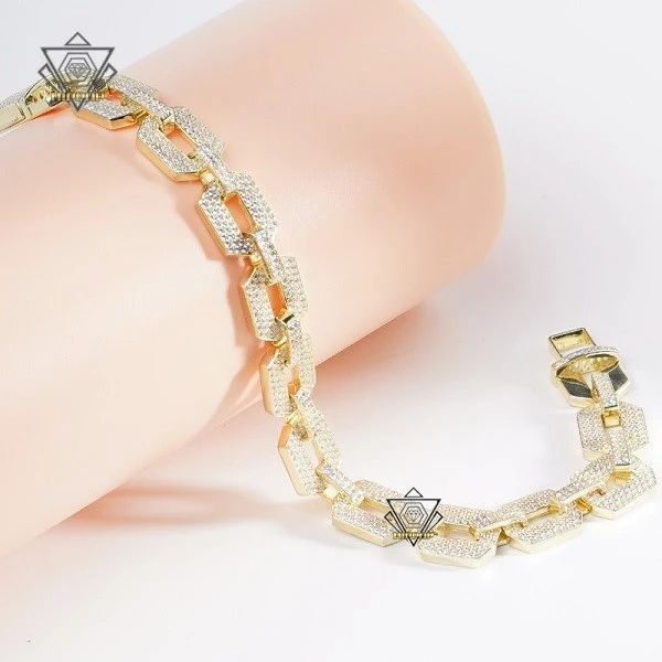 Stylish Bracelet Moissanite
